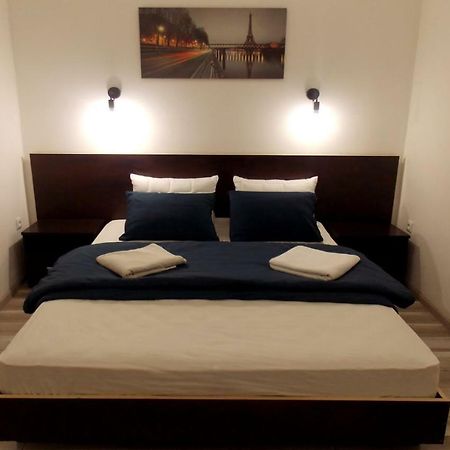 Apartment At Teodora Sqr Lviv Extérieur photo